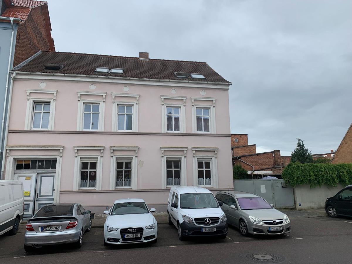 Best-Preis Ferienwohnung Mit Netflix, Self-Check-In, Ebike Ladestation Im Fahrradraum, Wlan - Direkt Am Elberadweg Im Herzen Von Wittenberge Extérieur photo